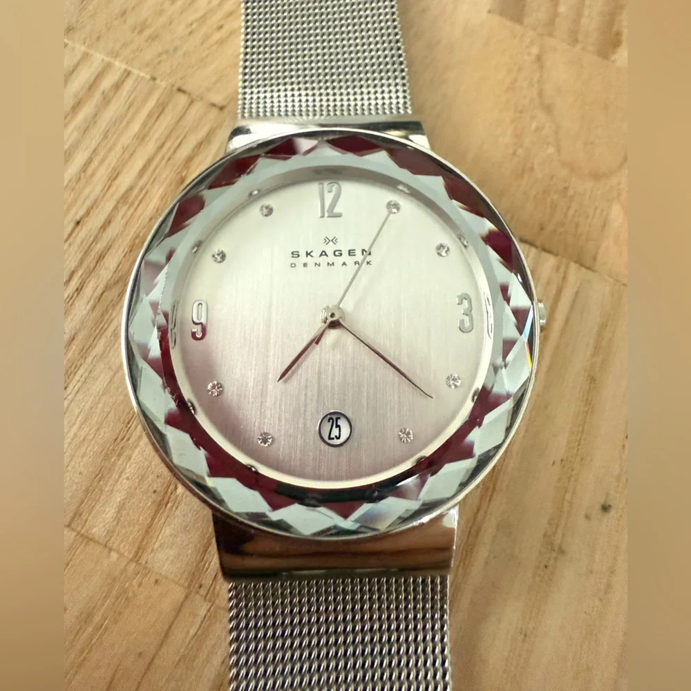 Skagen ladies steel Leonora faceted glass watch NEW BATTERY